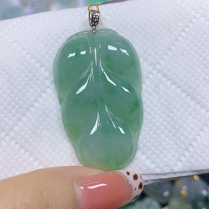 颈饰18K金镶嵌翡翠挂件