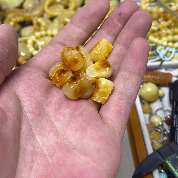 蜜蜡未镶嵌裸石多样性发货其一