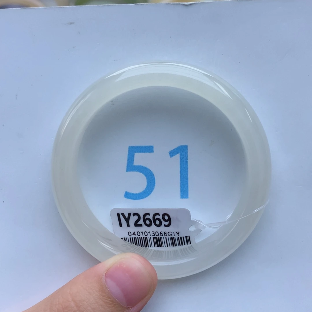 三***。和田玉手镯未镶嵌