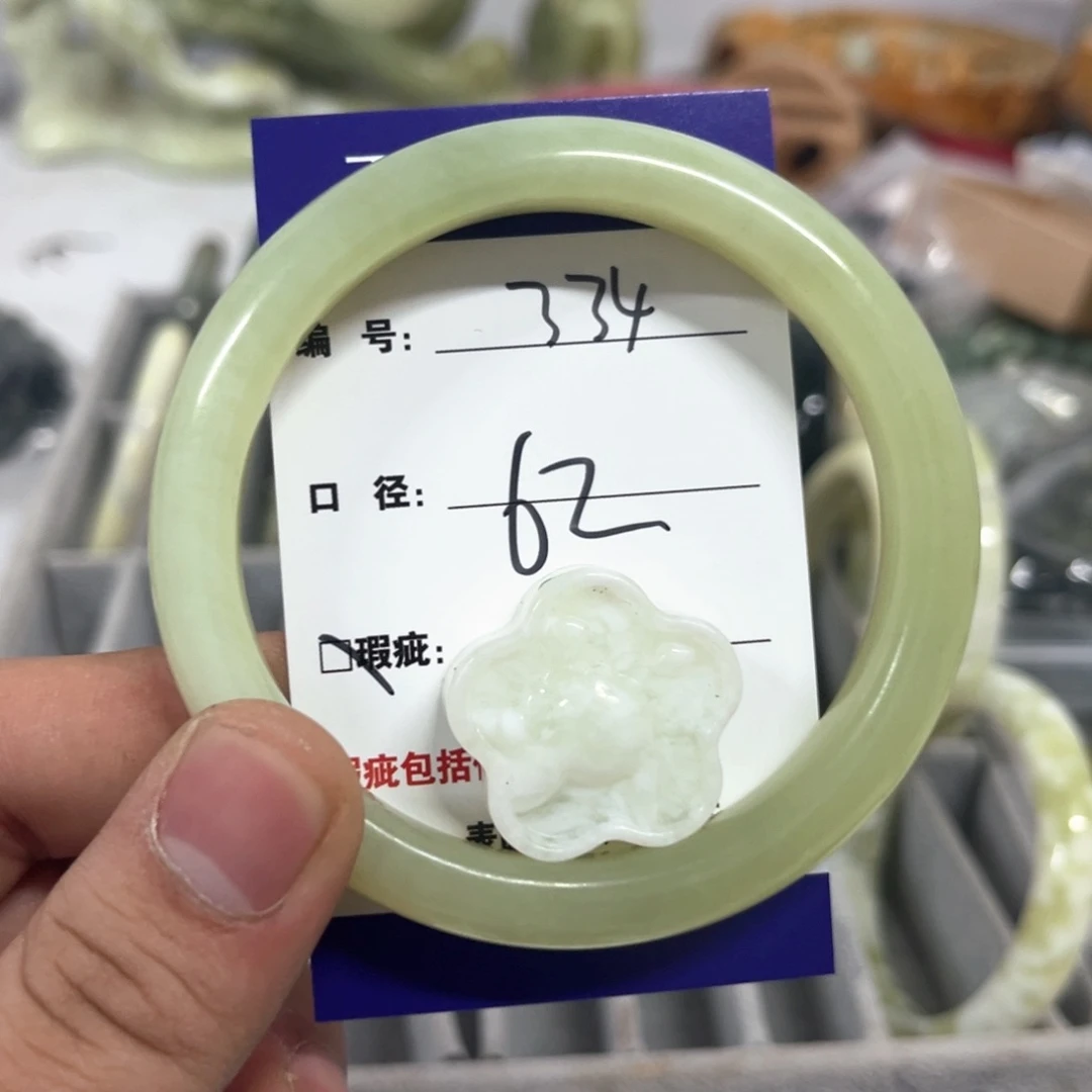 蛇纹石玉手镯未镶嵌