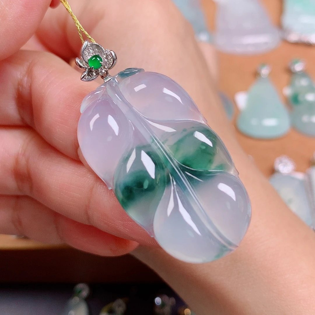 翡翠18K金镶嵌颈饰叶子