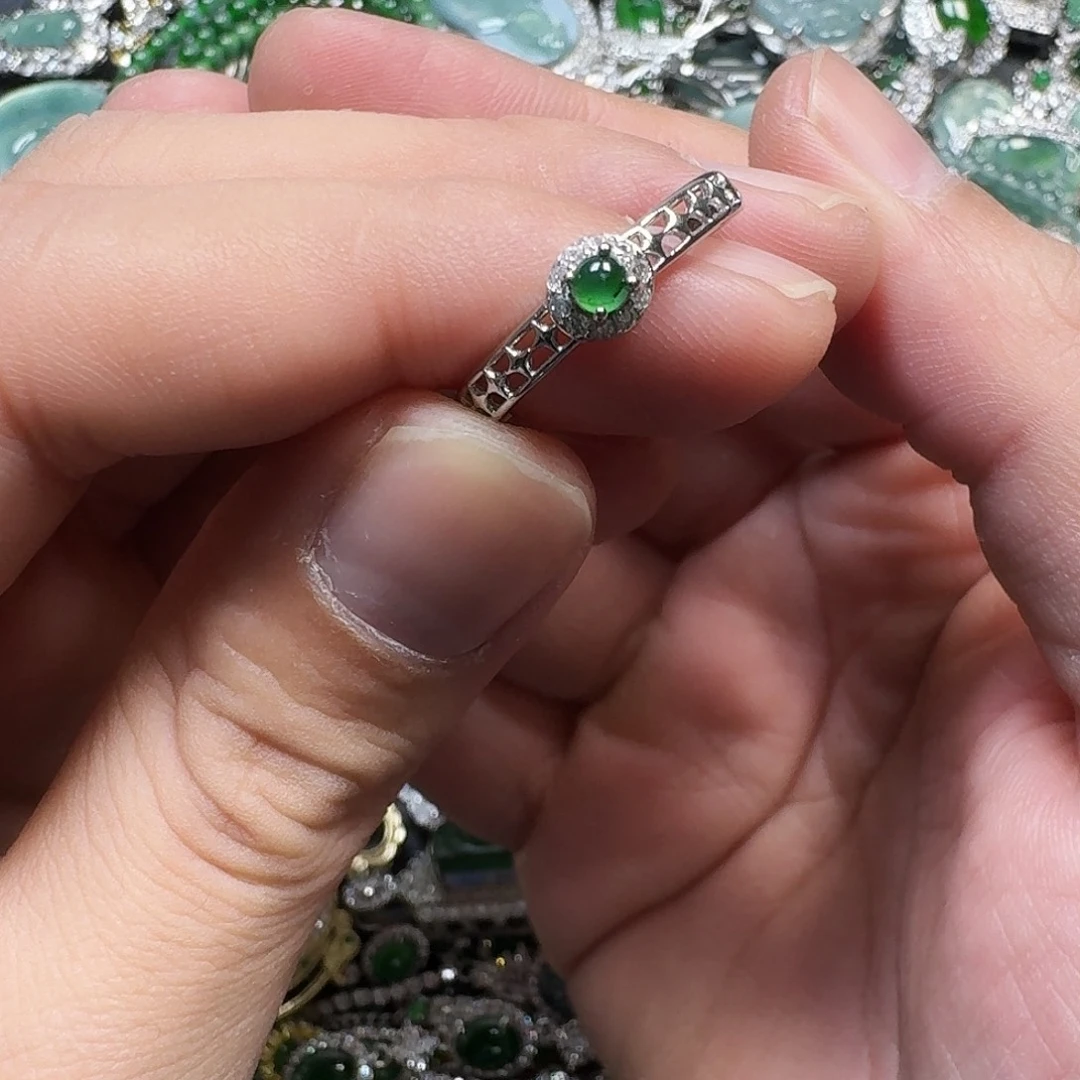 翡翠未镶嵌颈饰天然A货翡翠放漏