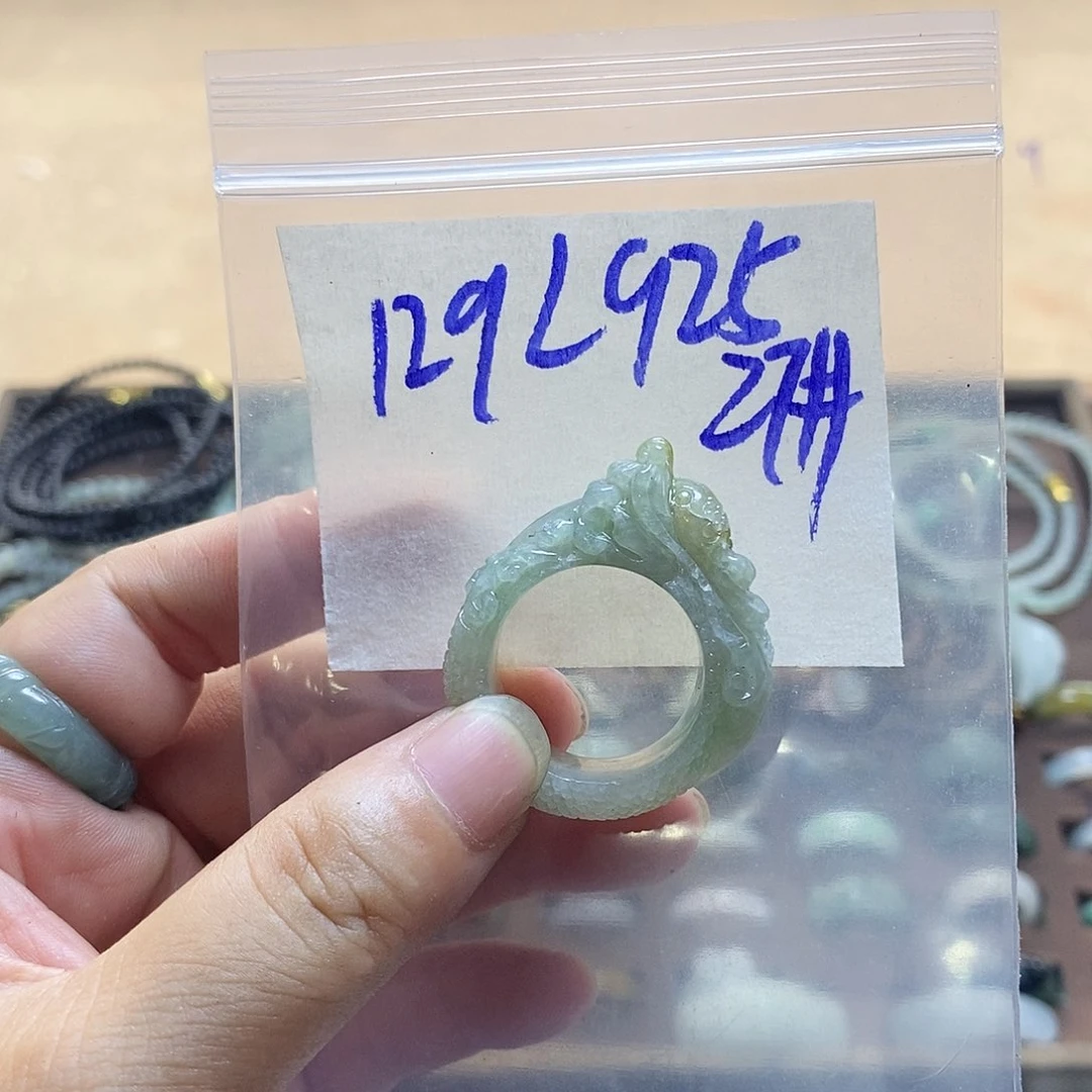 未镶嵌定制翡翠心****?