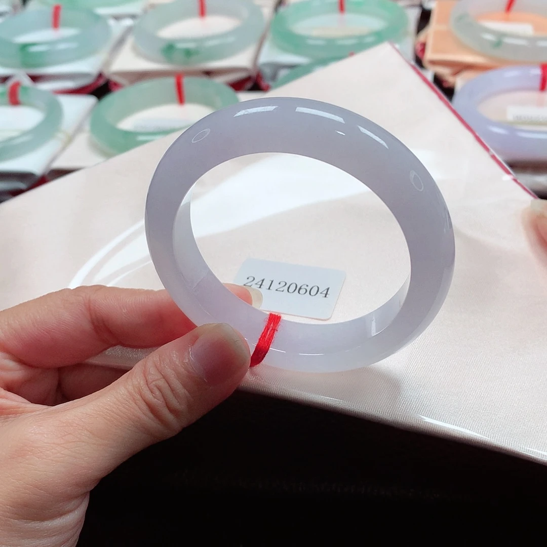 翡翠手镯未镶嵌天然A货翡翠手镯   