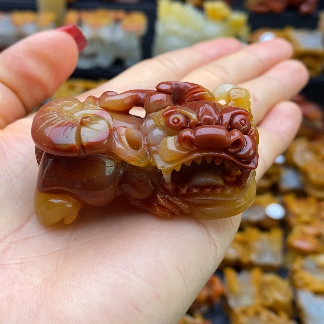 石英质玉（黄龙玉）未镶嵌颈饰