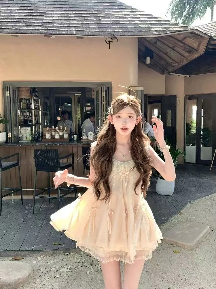 杏色蝴蝶结蕾丝边吊带裙➕打底蕾丝半裙套装，实物以直播间为准