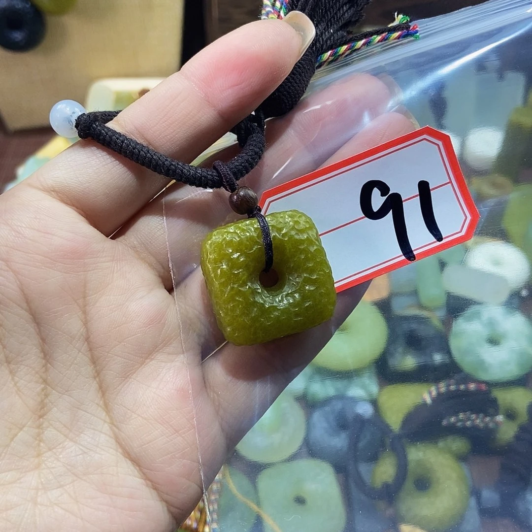 蛇纹石玉未镶嵌挂件