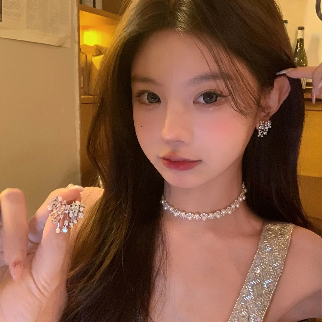 铜合金仿珍珠耳饰 秋冬设计感蝴蝶结闪锆珠珠耳环女轻奢耳针耳饰