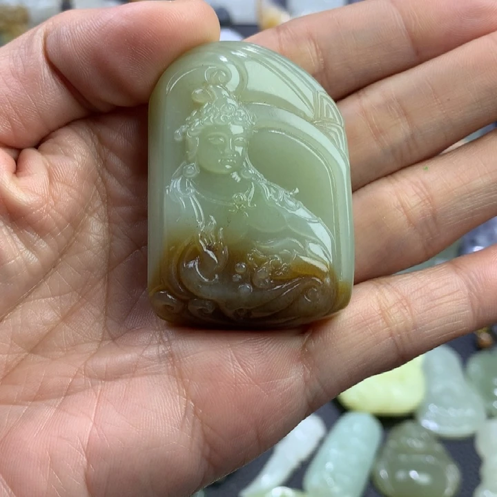 刘***四和田玉未镶嵌颈饰