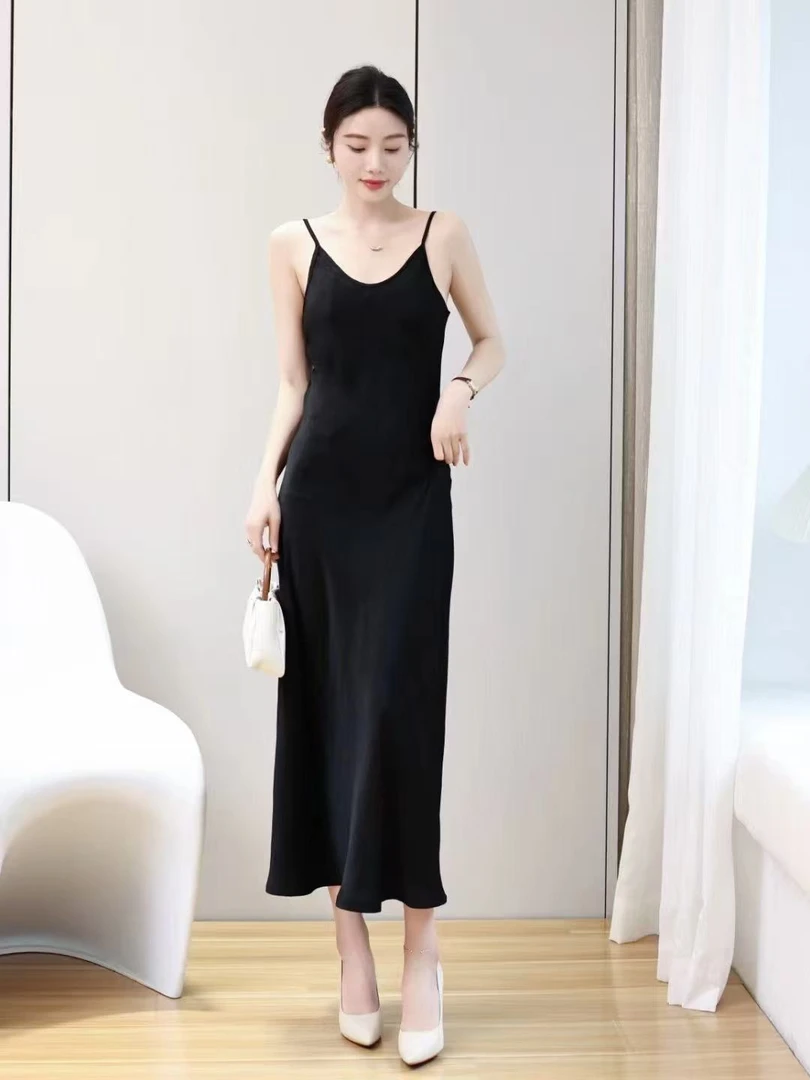 2025时尚修身吊带裙纯色气质百搭连衣裙夏季长裙慵懒风吊带V领