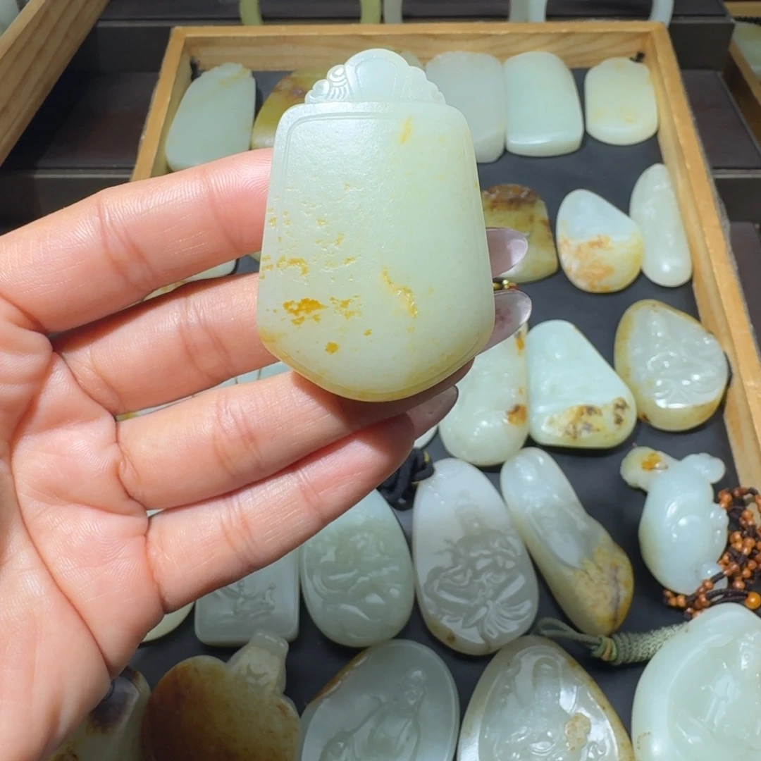 和田玉未镶嵌颈饰