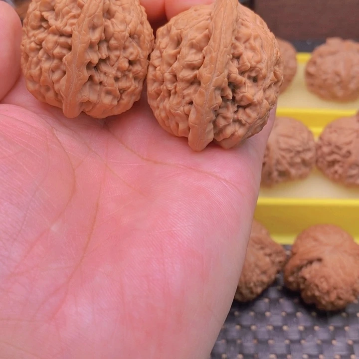 核桃手串/手链蚂蚁王狮子头37尺差一个尺高