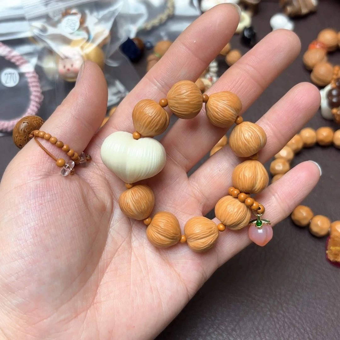 猴头核桃吊坠成品的手捻