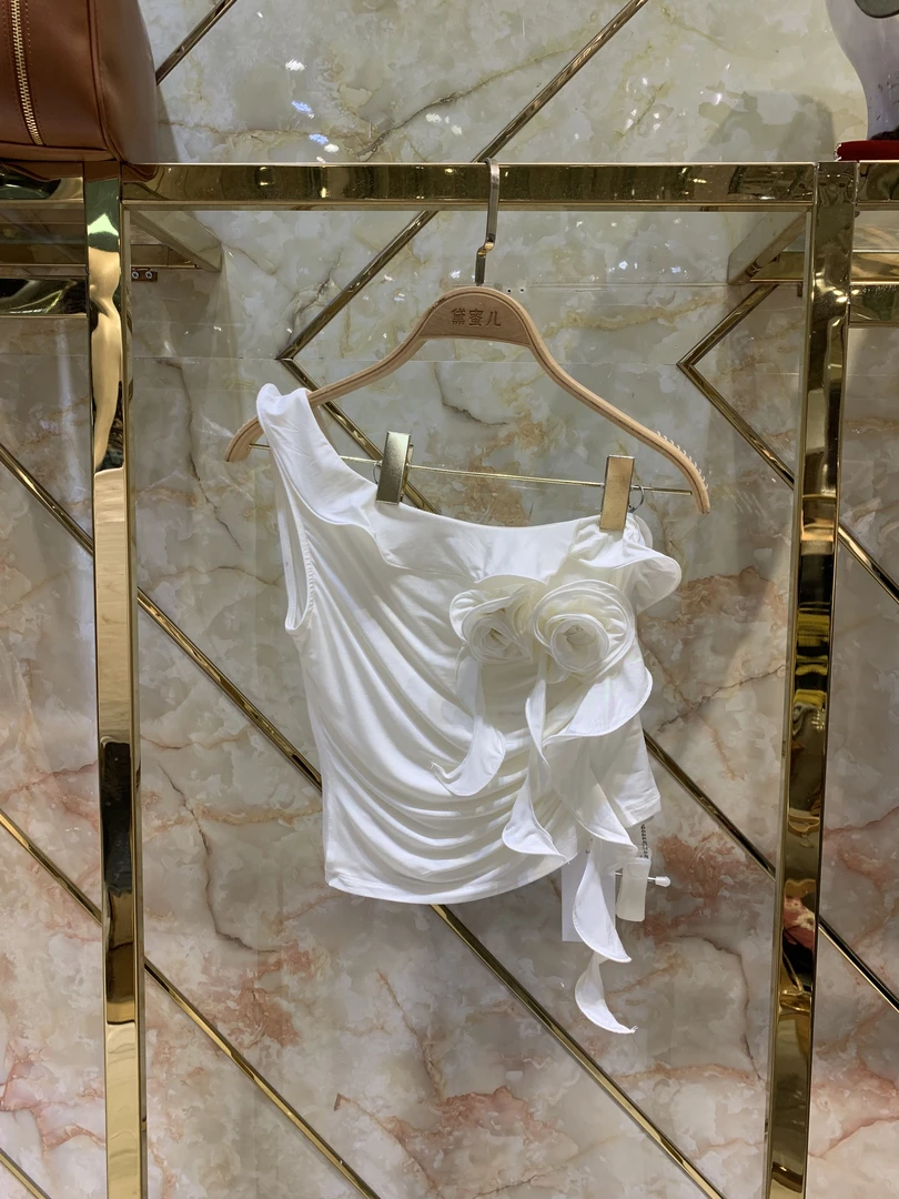 黛蜜儿2025新款花朵单肩上衣