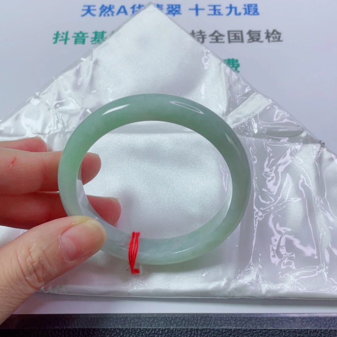 彤***希翡翠未镶嵌手镯天然