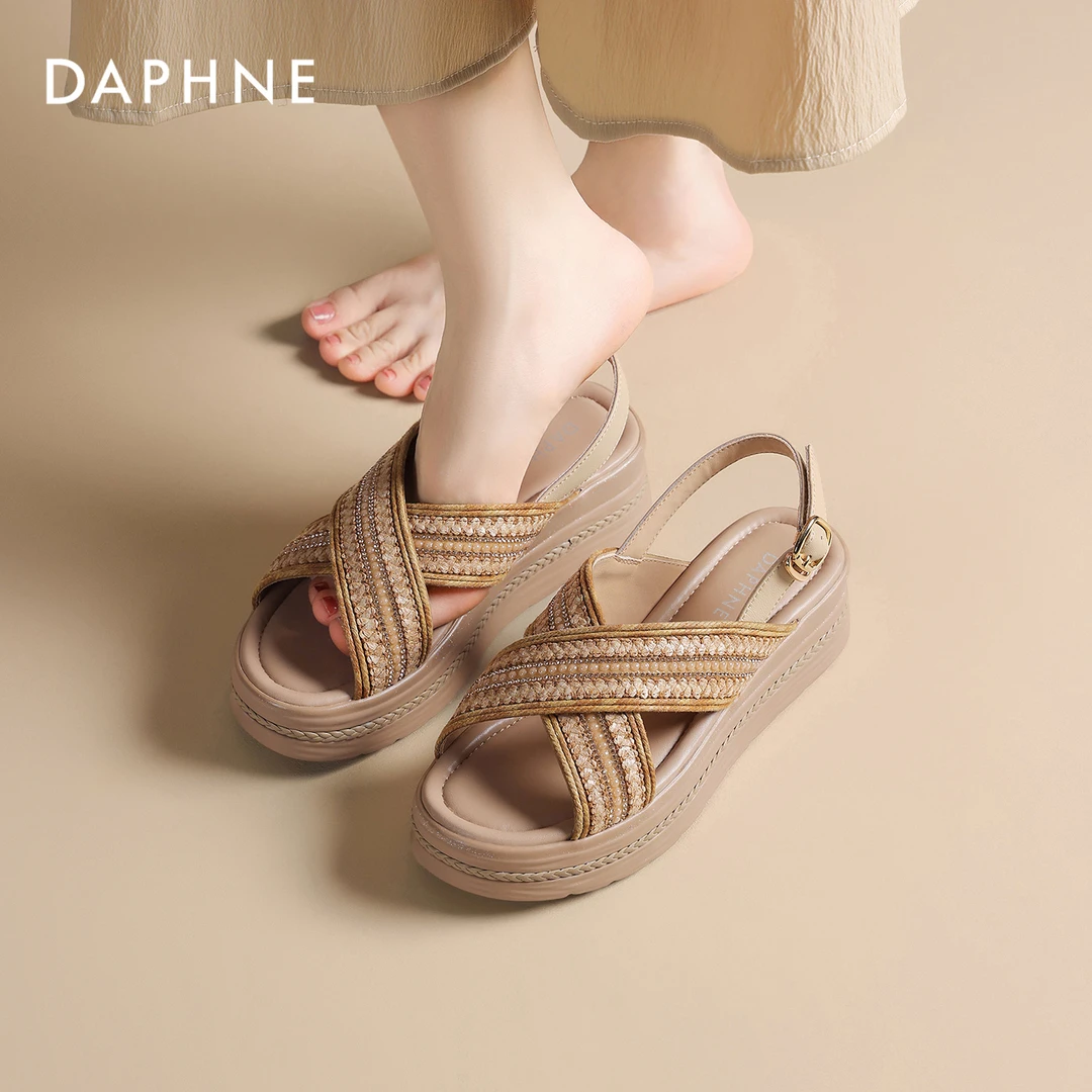 达芙妮厚底凉鞋女款2025夏季新款外穿坡跟百搭不累脚休闲沙滩凉鞋