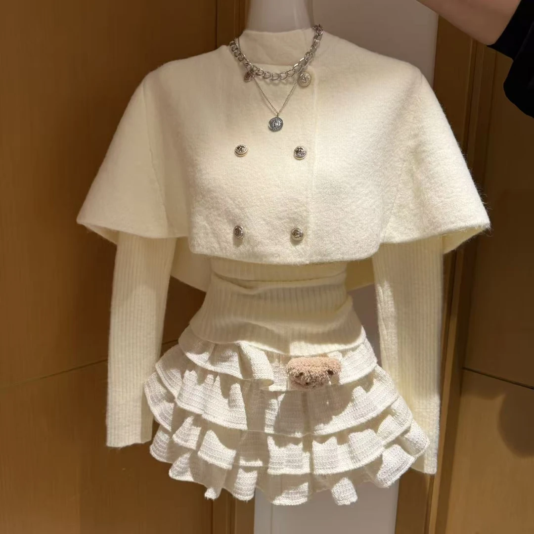 MUA家法式斗篷披肩纯欲毛衣+杏色短裙