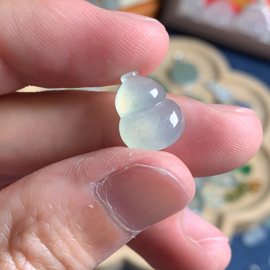 翡翠未镶嵌颈饰葫芦