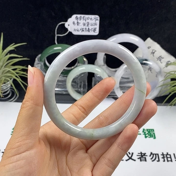 翡翠未镶嵌手镯90号。 60圈