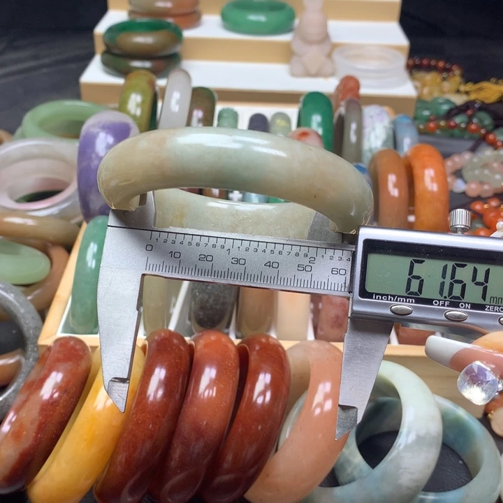 未镶嵌手镯石英质玉