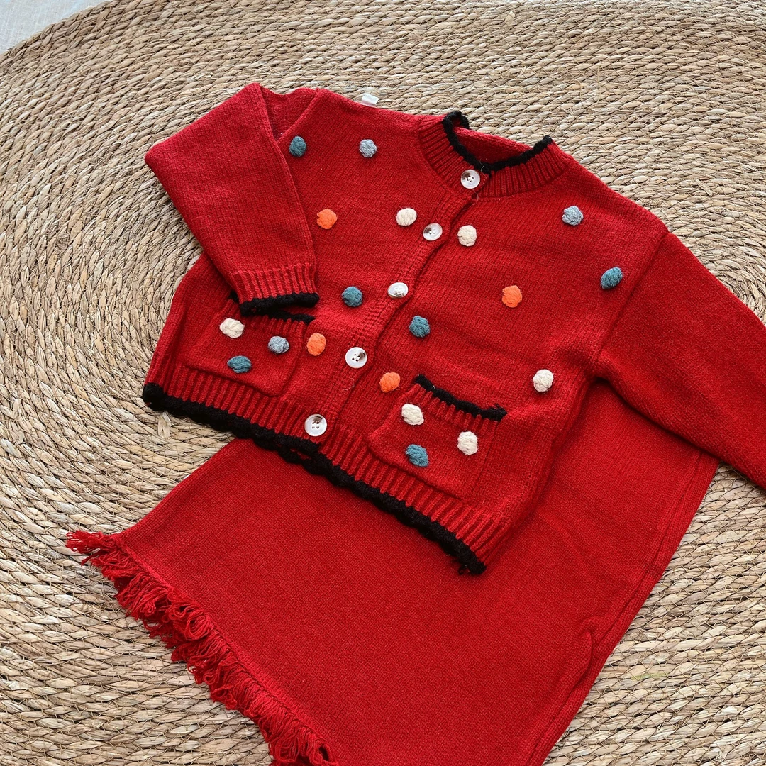 女宝红色毛衣半裙