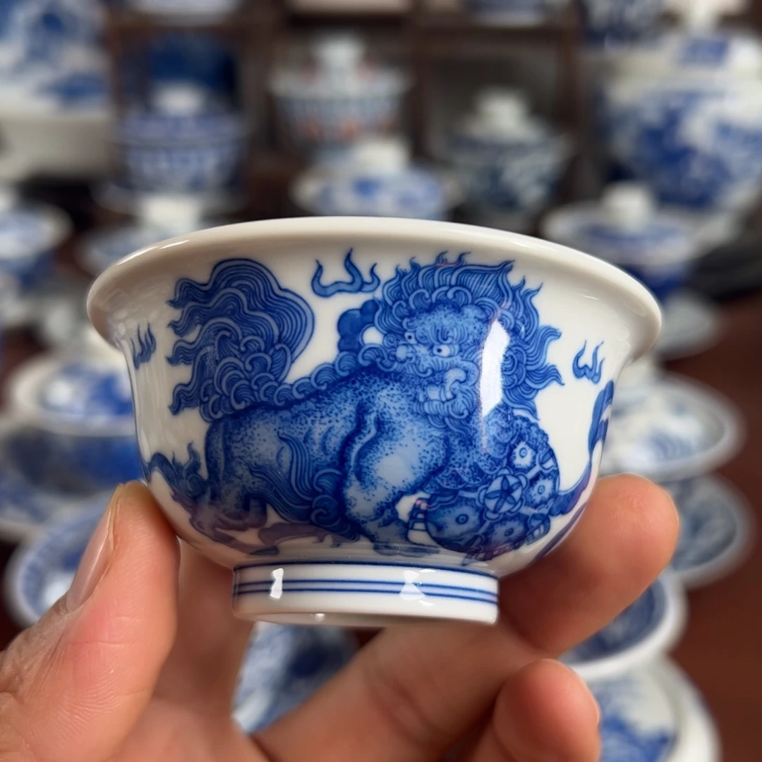 张***青陶瓷茶具双狮压手
