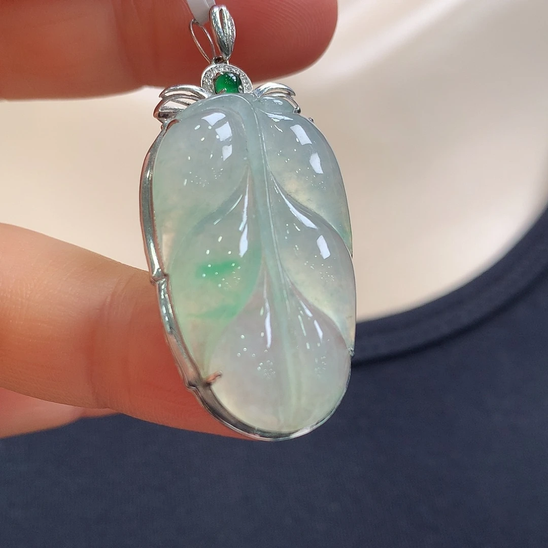 翡翠18K金镶嵌颈饰叶子