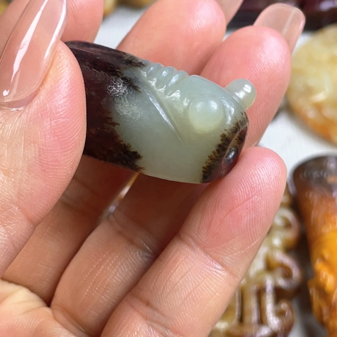 和田玉颈饰未镶嵌英****馆