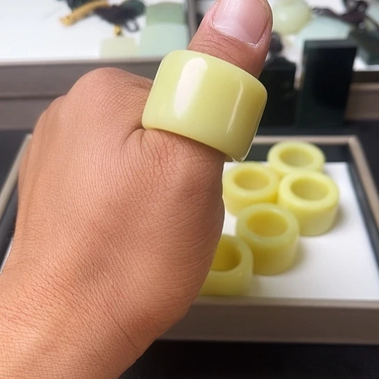 蛇纹石玉未镶嵌戒圈