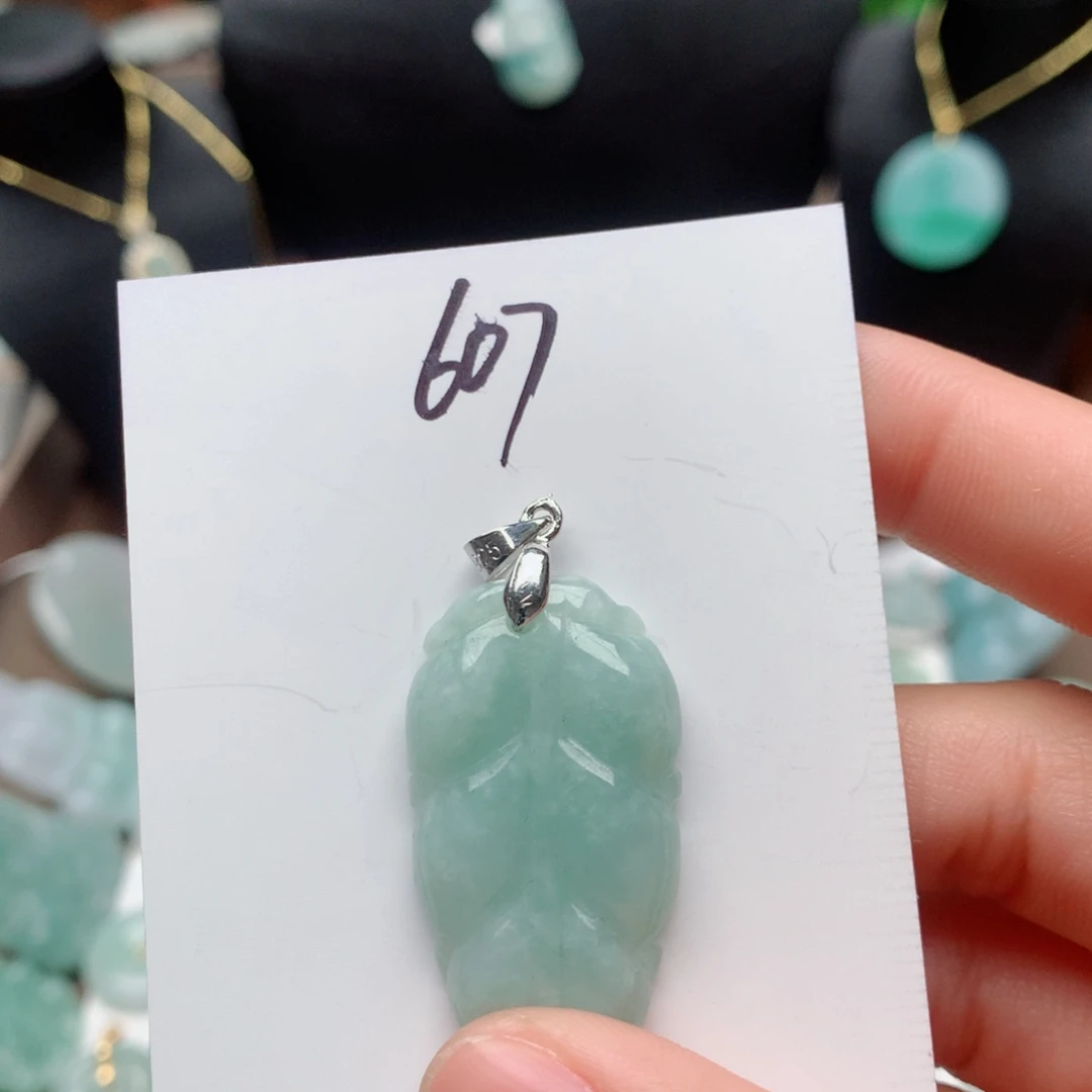 翡翠颈饰合金吊坠