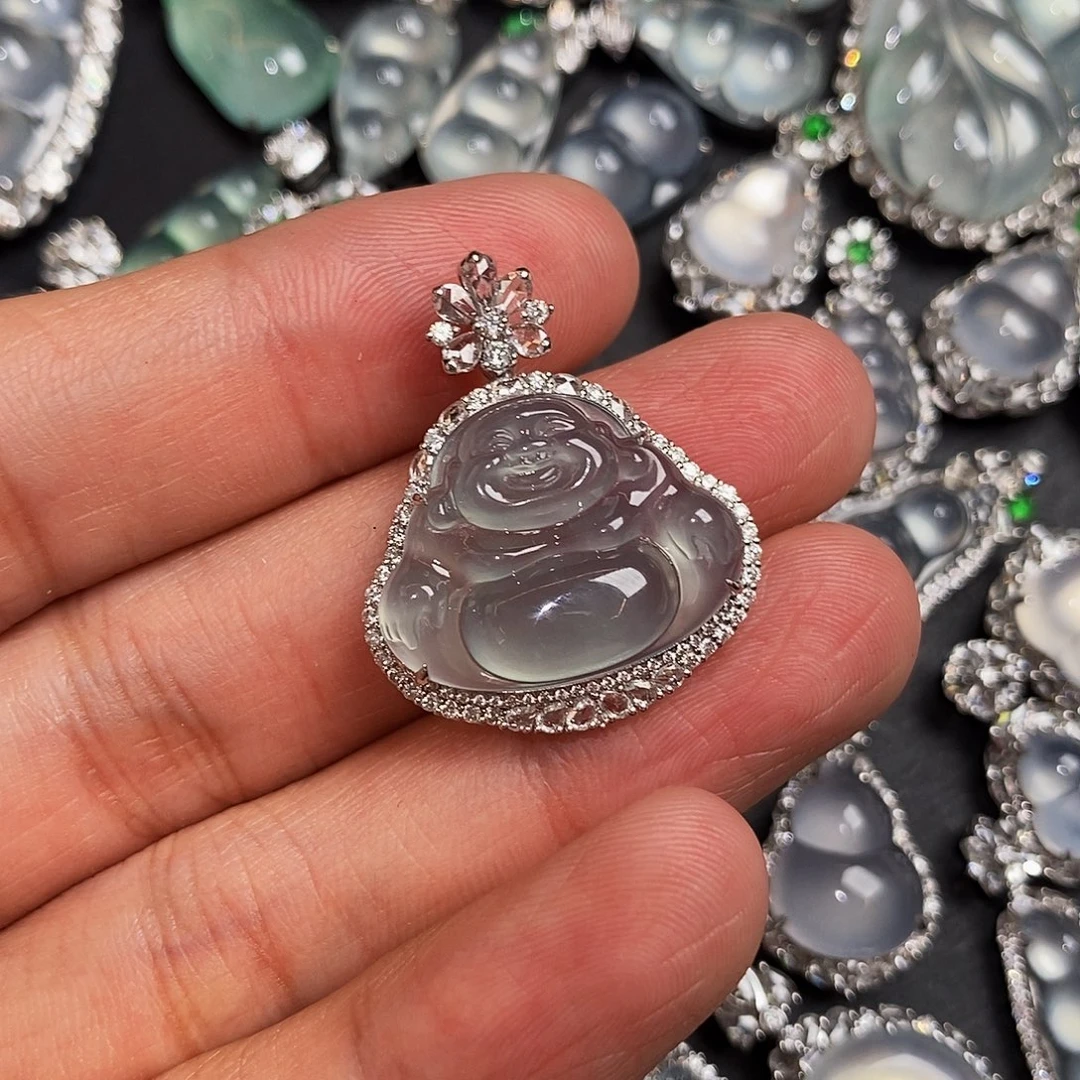 翡翠18K金镶嵌颈饰