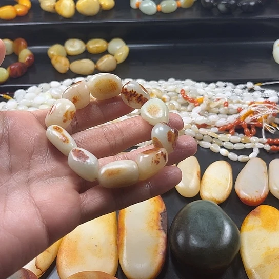 独***败和田玉未镶嵌颈饰