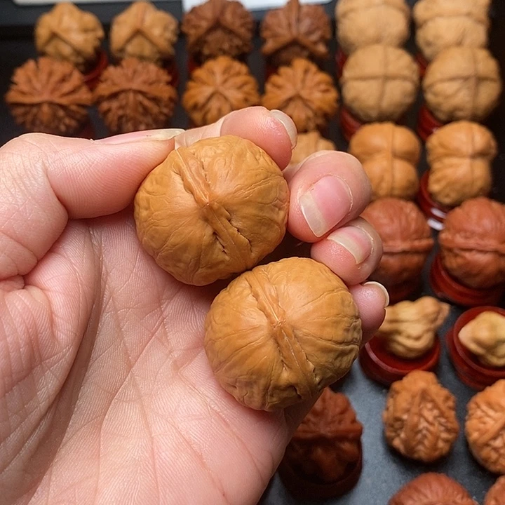 文玩核桃吊坠元宝