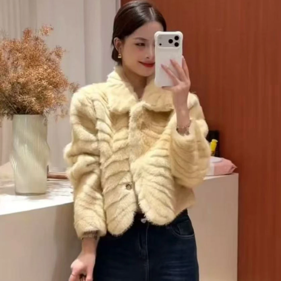 高级感皮毛一体环保金叶水貂皮草女2025秋冬新款翻领毛茸外套短款