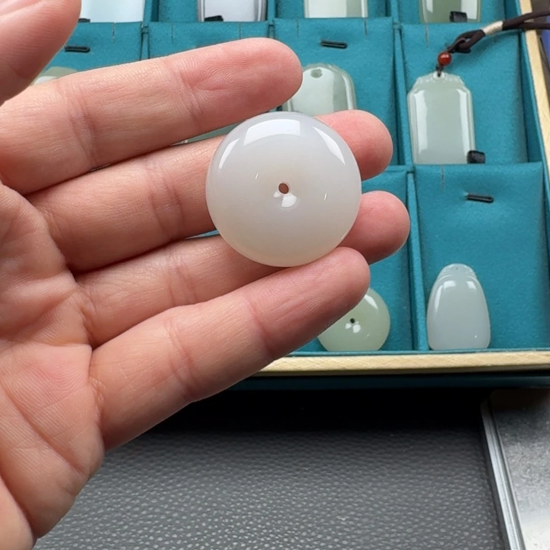 和田玉颈饰未镶嵌王*羊