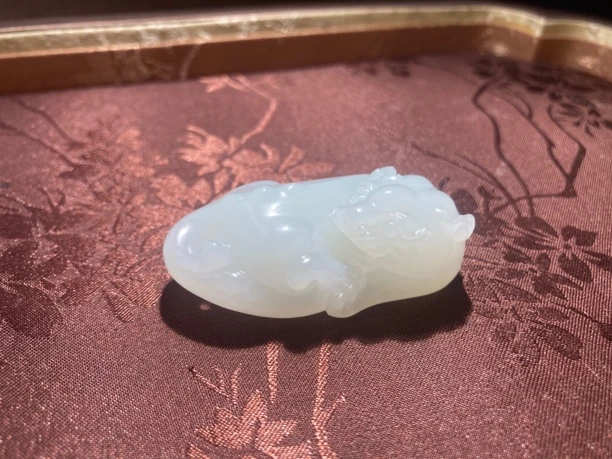 和田白玉手工雕刻把件