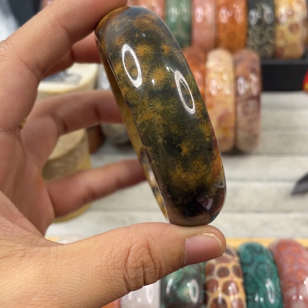 未镶嵌手镯硅化玉
