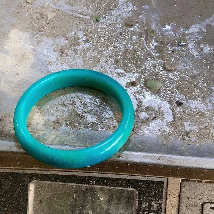 未镶嵌蛇纹石玉珠宝奇石