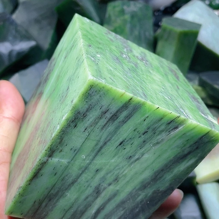 和田玉（碧玉）未镶嵌珠宝奇石