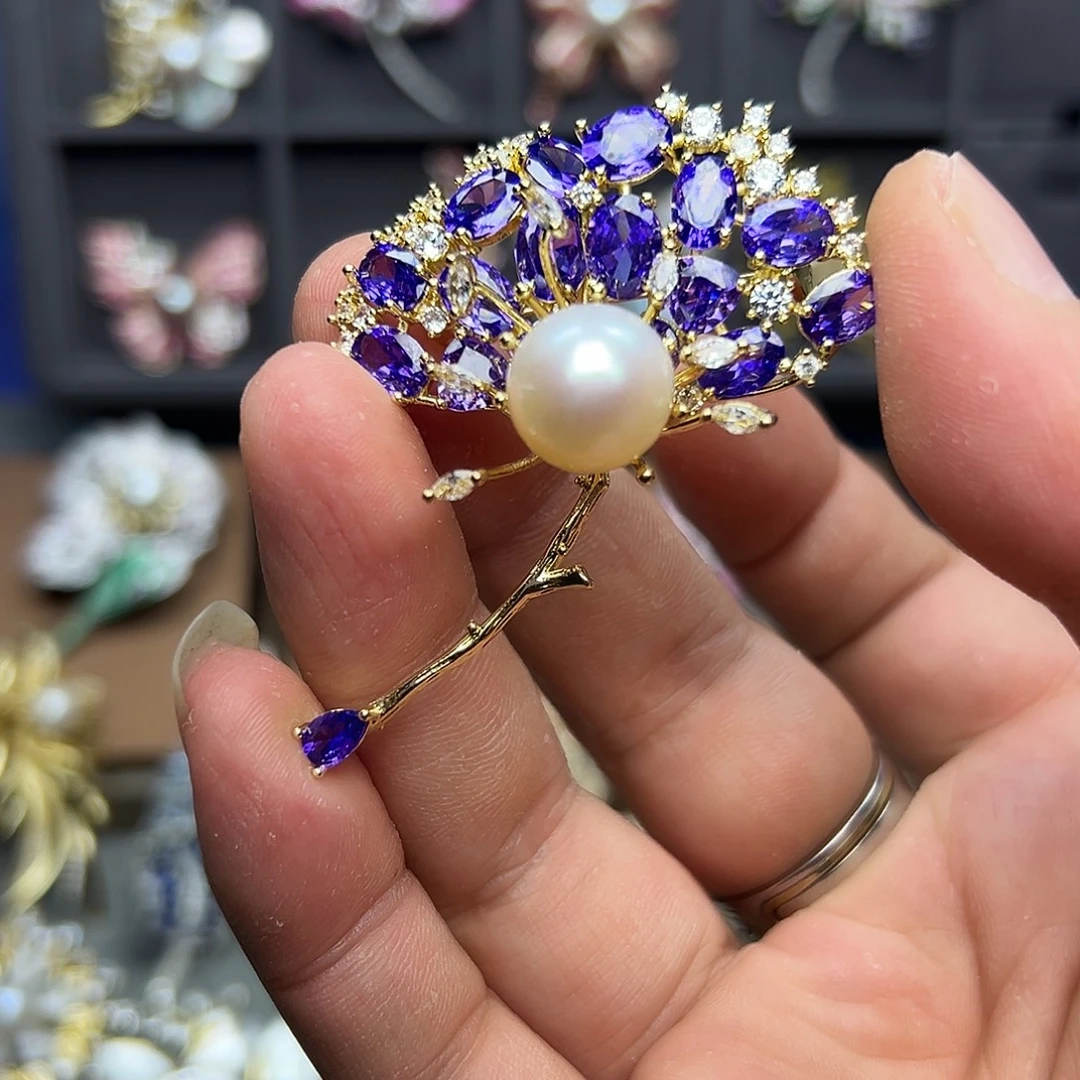 淡水珍珠合金胸针