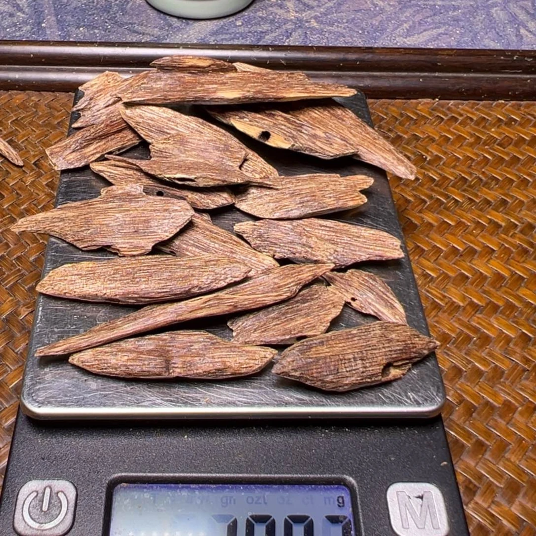 瓦***黑沉香碎屑沉香海南树心虫漏10克