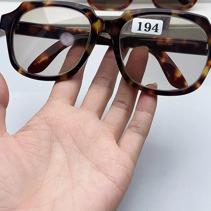 全框方款式时尚简洁