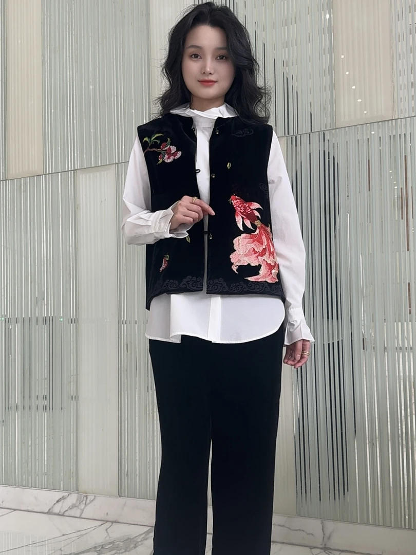 【大V】黑色时尚百搭高端气质秋冬重工钉珠绣花立领马甲外套0233