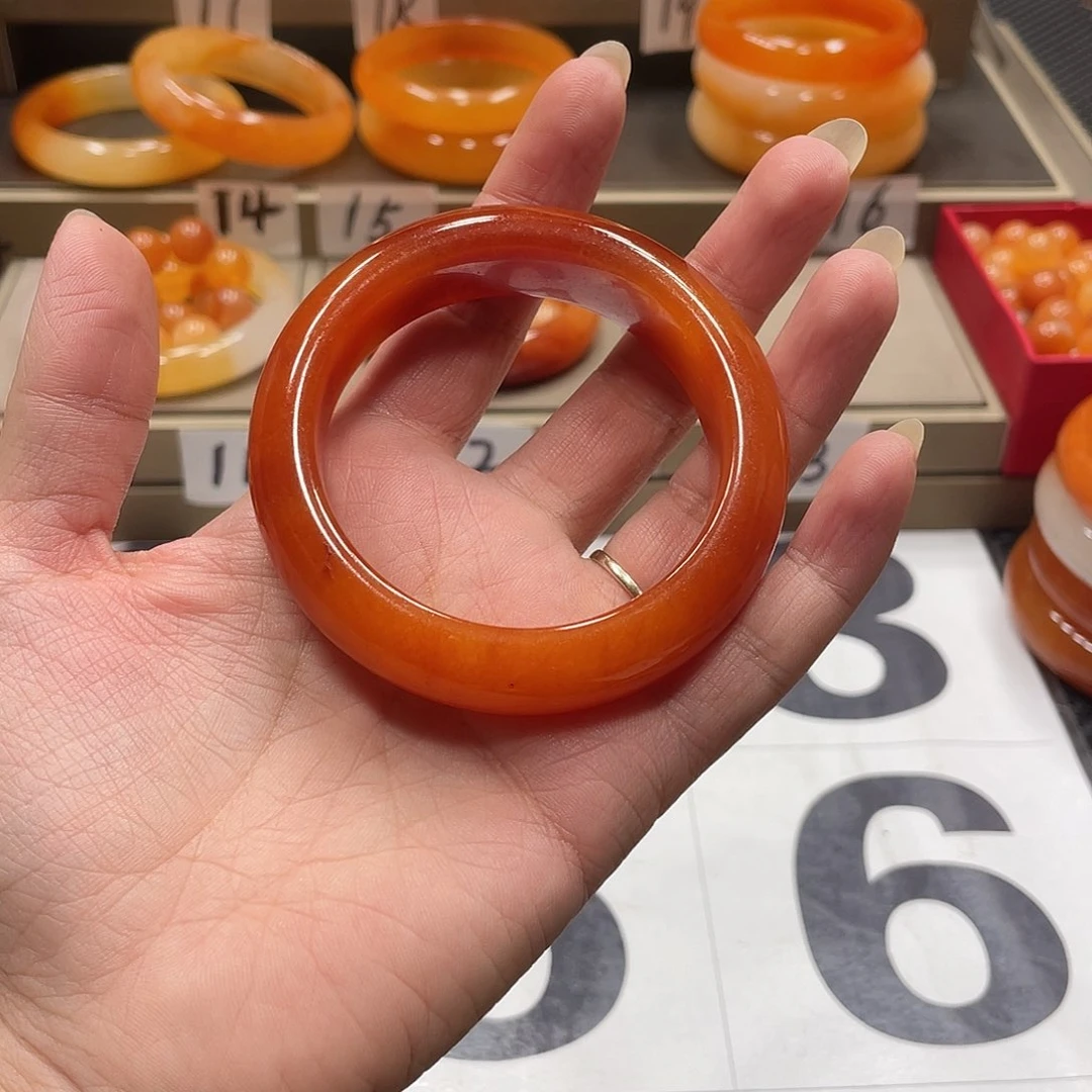 未镶嵌石英质玉（黄龙玉）手镯般*