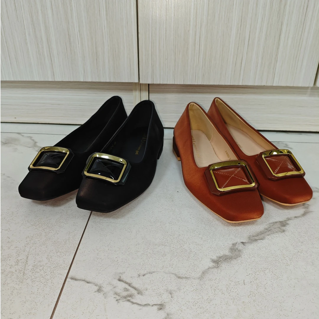 加宽加肥女鞋41到43法式气质单鞋浅口宽胖脚方头金属软底低跟通勤