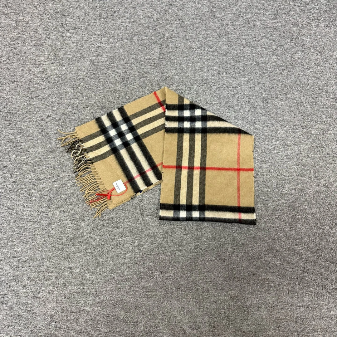 99新 BURBERRY/博柏利  巴宝莉 满印 大Logo 格纹 羊绒围巾 99新
