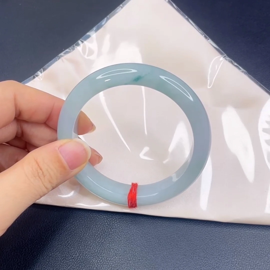 浅***袜翡翠未镶嵌手镯冰胶飘绿