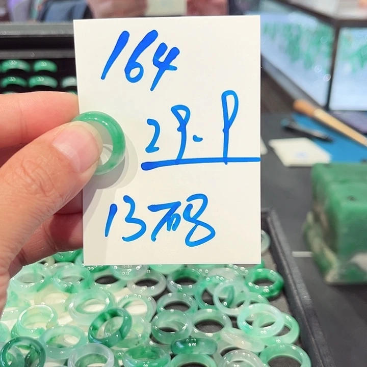 紫***月石英质玉未镶嵌戒圈