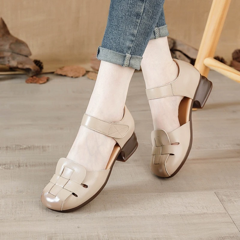 真皮软底妈妈鞋凉鞋女夏季新款复古包头镂空女鞋中老年舒适凉皮鞋