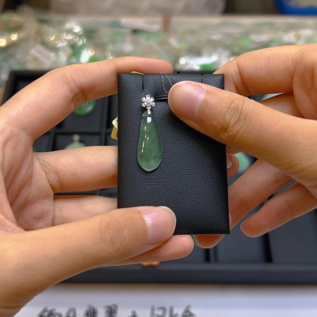 吊坠(不含链)18K金镶嵌翡翠